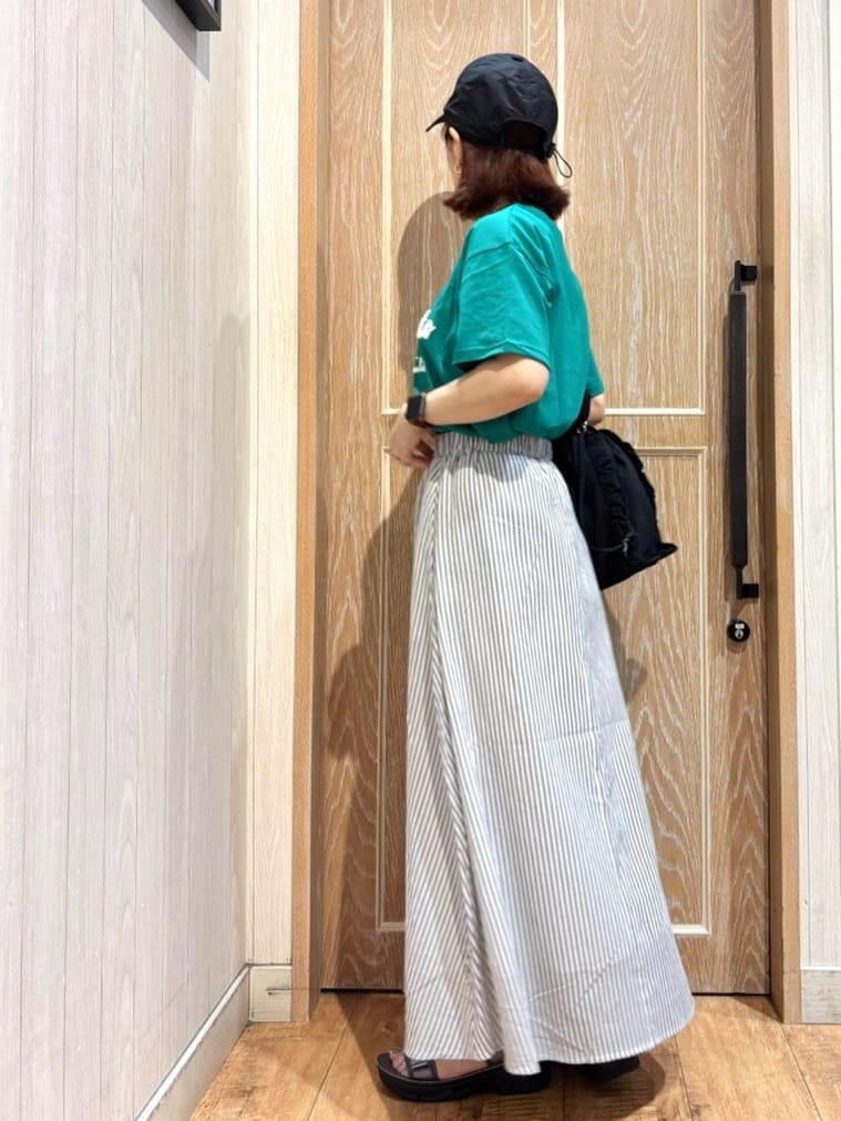 meiさんの「SHOO･LA･RUE｜【ひんやり/S-LL】サガラ刺繍ロゴTシャツ」を使ったコーディネート