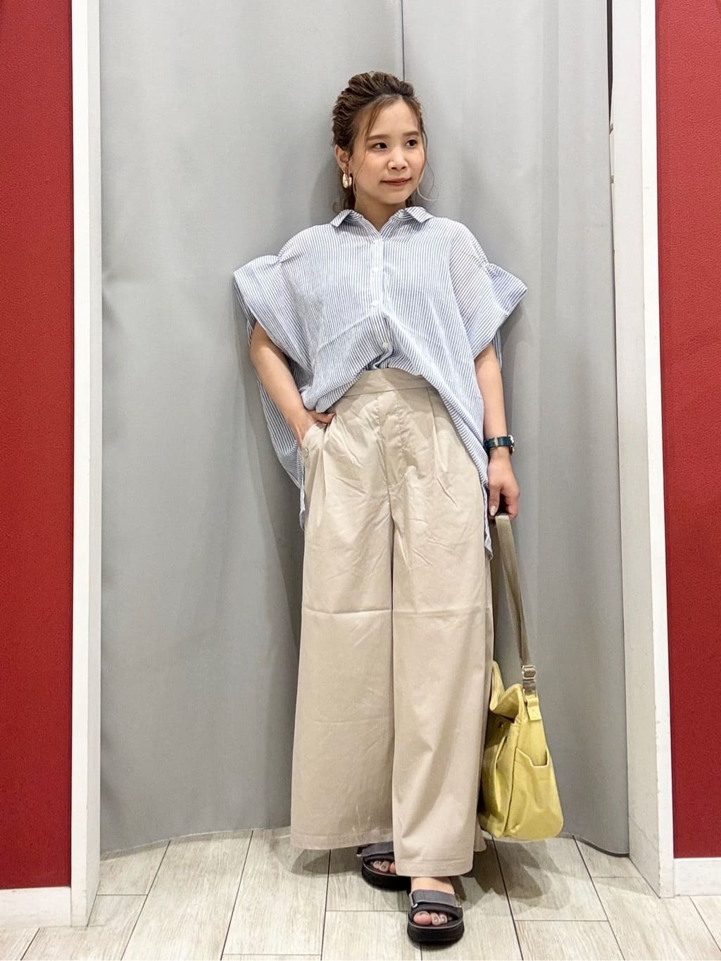 shioさんの「SHOO･LA･RUE｜【S-LL】さらシャリコットン 上品なシアー感のデザインシャツ」を使ったコーディネート