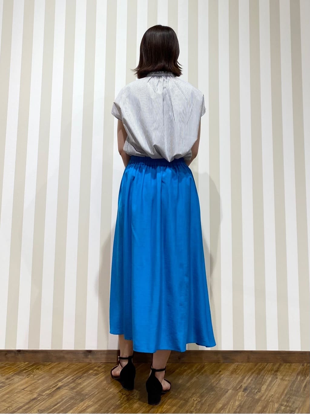 SAOさんの「SHOO･LA･RUE｜【洗える/S-LL】プチフリル襟が女性らしい フレンチスリーブシャツ」を使ったコーディネート