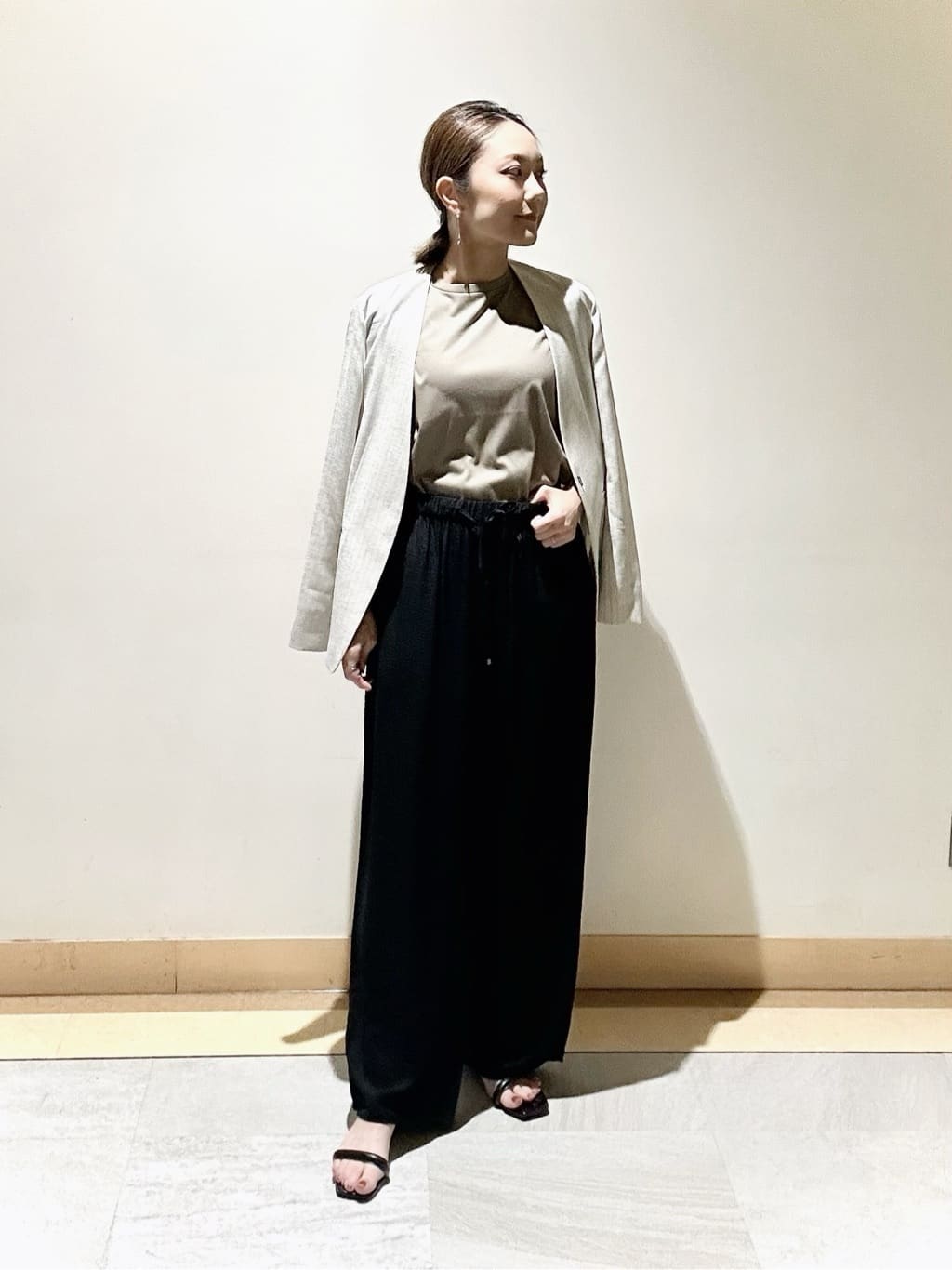 MAIさんの「INDIVI｜【洗える／UVケア／SETUP可能】ドロストワイドパンツ」を使ったコーディネート
