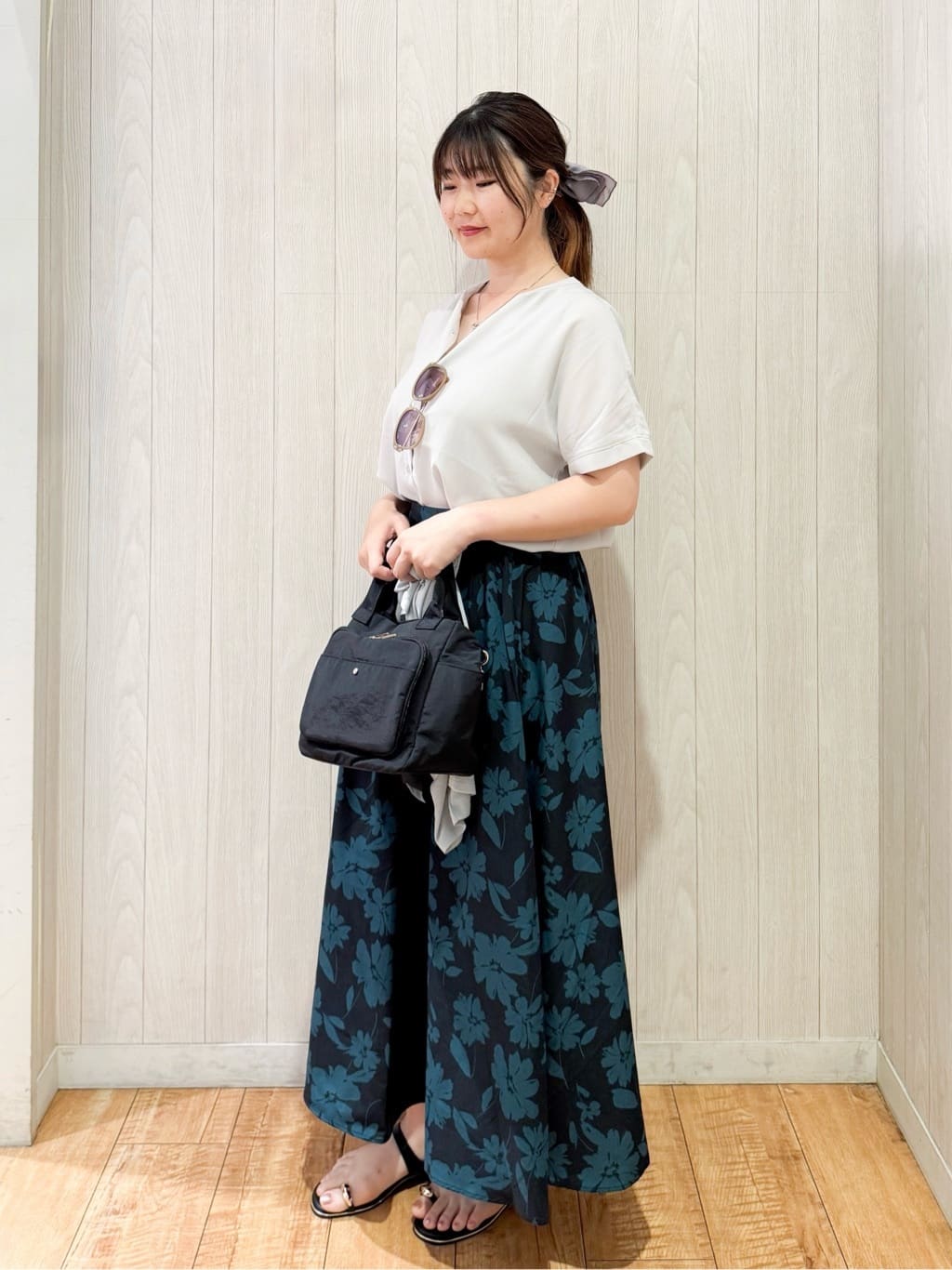 愛さんの「SHOO･LA･RUE｜【UV/さらさらタッチ】女性らしさ漂う 5分袖ボレロカーディガン」を使ったコーディネート