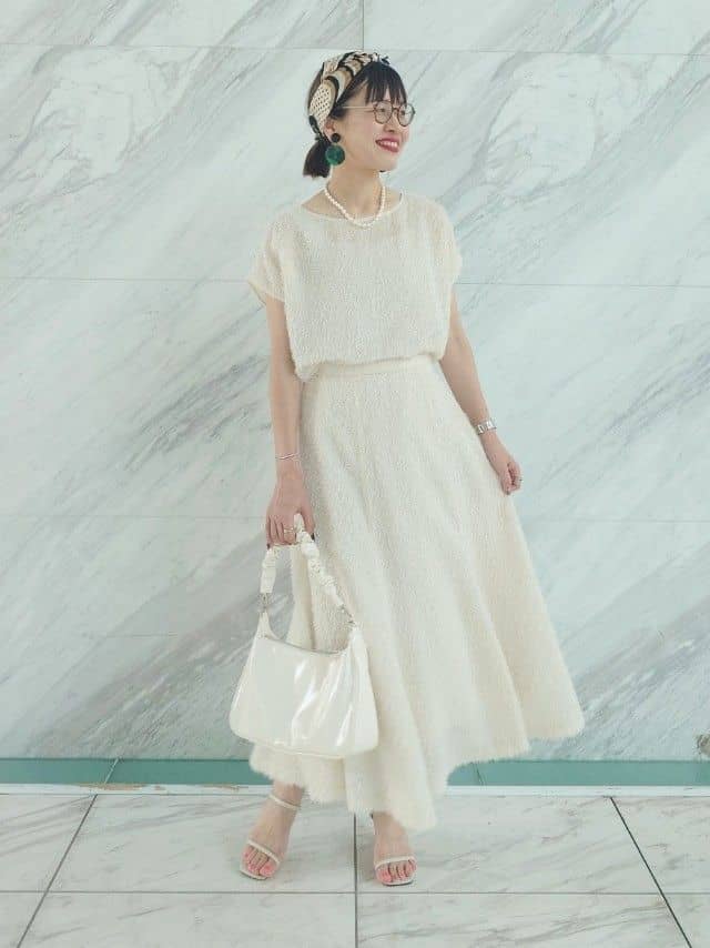 MUTSUKOさんの「UNTITLED｜【セットアップ可/洗える】フェザーフレンチスリーブブラウス」を使ったコーディネート