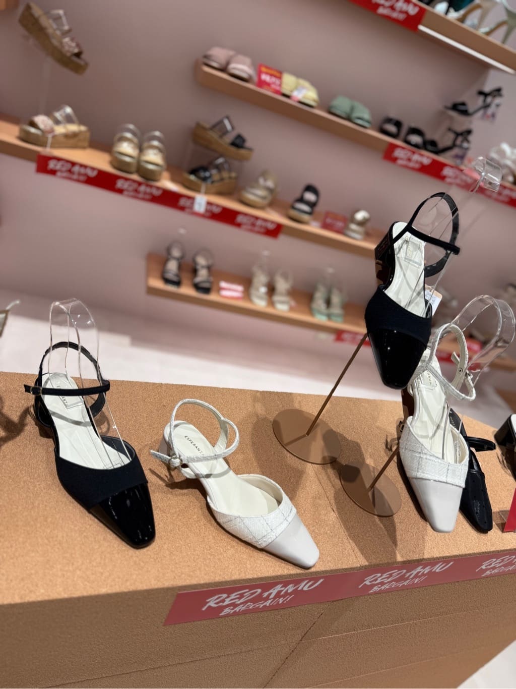 neinaさんの「ESPERANZA｜エナメル&times;ツイードストラップパンプス」を使ったコーディネート
