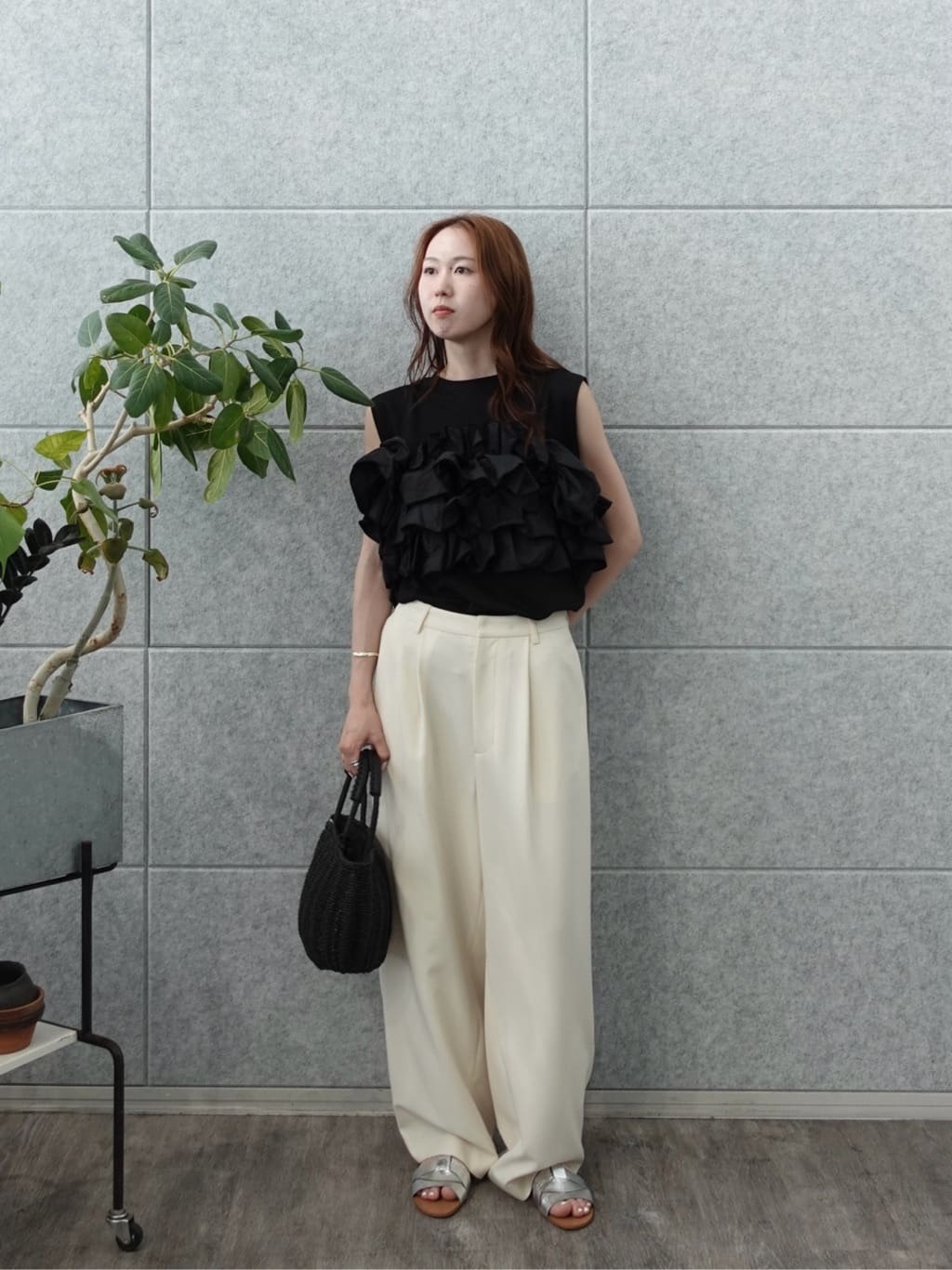 mitsukiさんの「INDIVI｜バッククロスモードパンツ」を使ったコーディネート