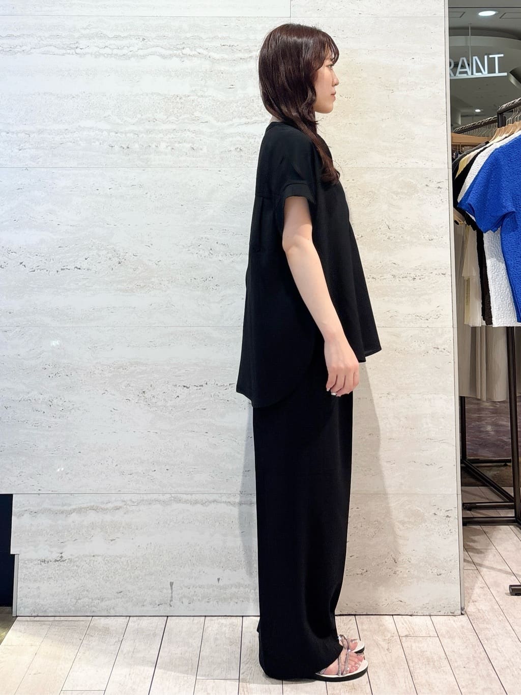 かほさんの「OPAQUE.CLIP｜《7色展開／SS-LLサイズ》ストレッチスキッパーブラウス／セットアップ対応【洗濯機洗い可／防シワ】」を使ったコーディネート