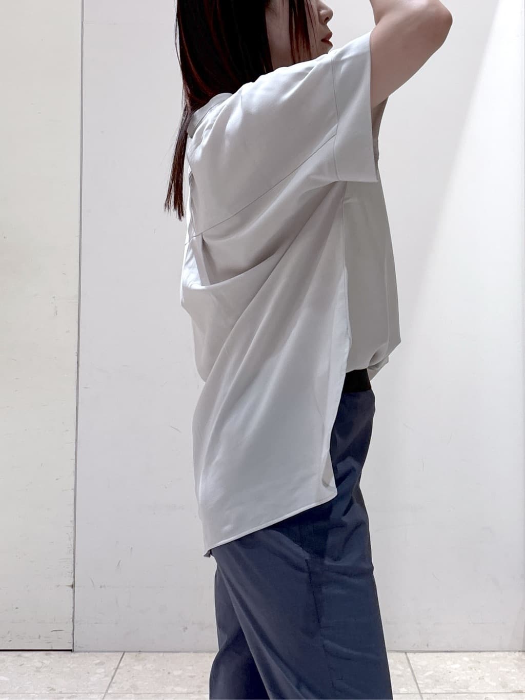 mameさんの「OPAQUE.CLIP｜《5色展開／SS-LLサイズ》スキッパー金ボタンブラウス／セットアップ対応【防シワ／ストレッチ／洗濯」を使ったコーディネート