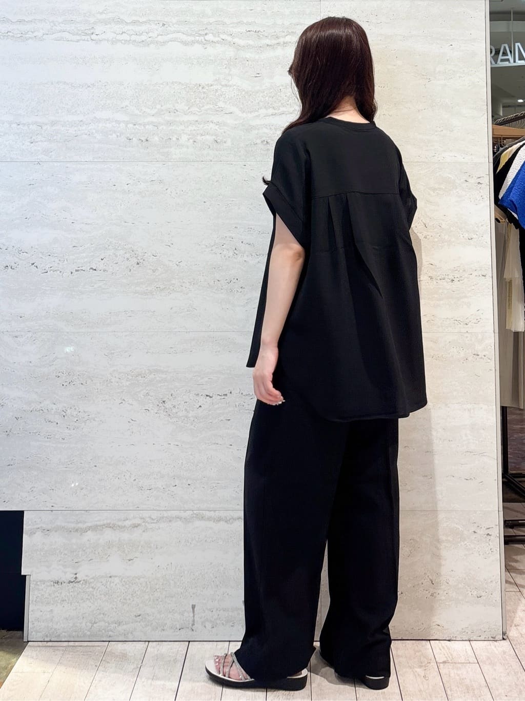 かほさんの「OPAQUE.CLIP｜《7色展開／SS-LLサイズ》ストレッチスキッパーブラウス／セットアップ対応【洗濯機洗い可／防シワ】」を使ったコーディネート