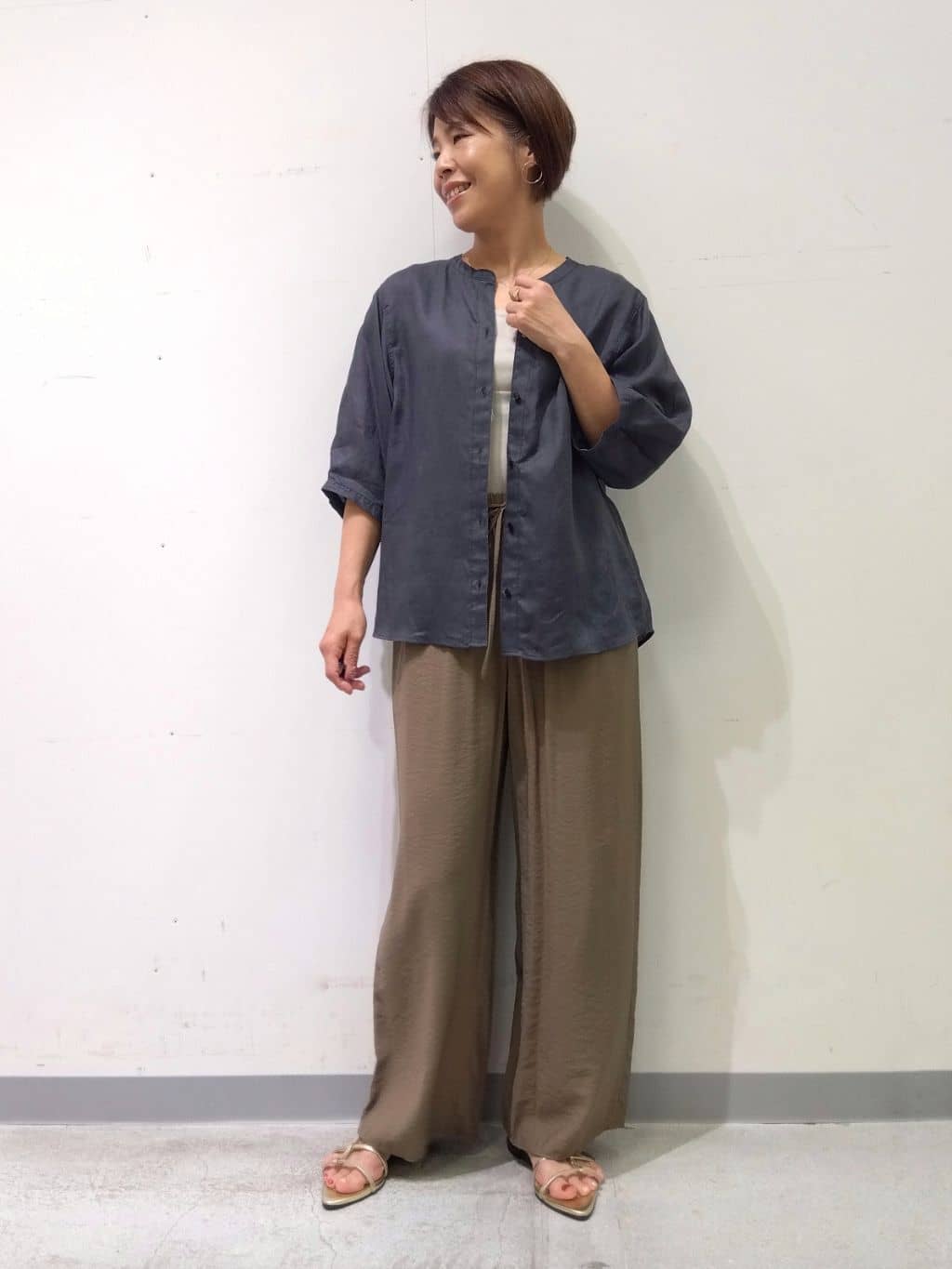 Kさんの「INDIVI｜◆【毎年人気！／フレンチリネン】5分袖バンドカラーブラウス」を使ったコーディネート