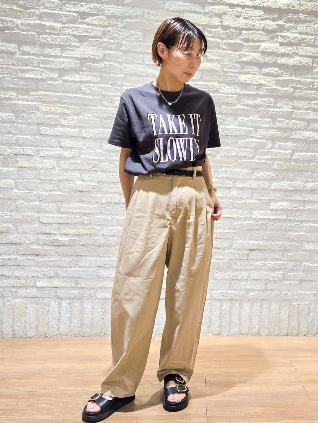 yoshimiさんの「OPAQUE.CLIP｜ロゴプリントTシャツ【洗濯機洗い可】」を使ったコーディネート