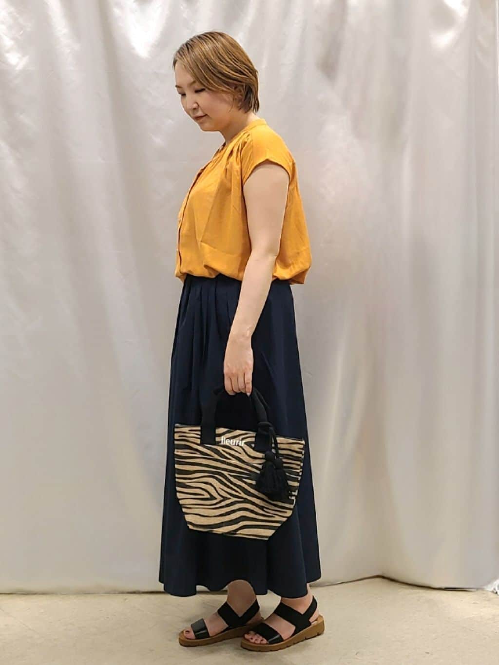 Chiiさんの「SHOO･LA･RUE｜【S-LL/洗濯後しわになりにくい】上品にきれい見え スラブギャザーブラウス」を使ったコーディネート