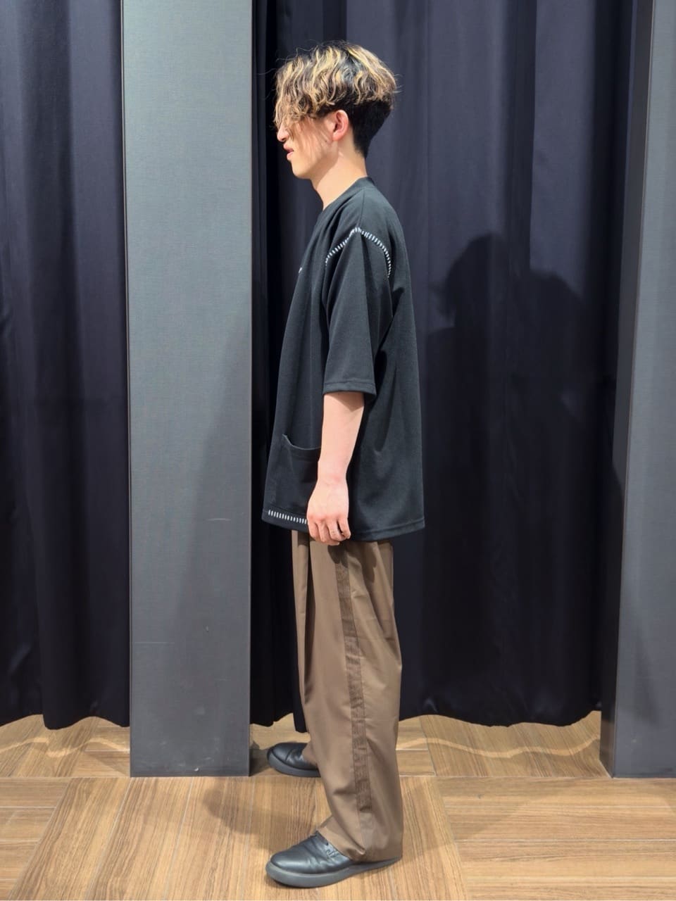 tomoyaさんの「THE SHOP TK｜ツイルステッチ半袖カーディガン【洗濯機OK/接触冷感】」を使ったコーディネート