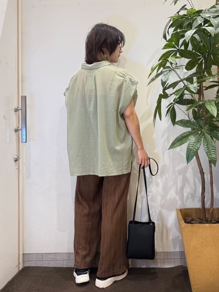 misakiさんの「SHOO･LA･RUE｜【S-LL】さらシャリコットン 上品なシアー感のデザインシャツ」を使ったコーディネート
