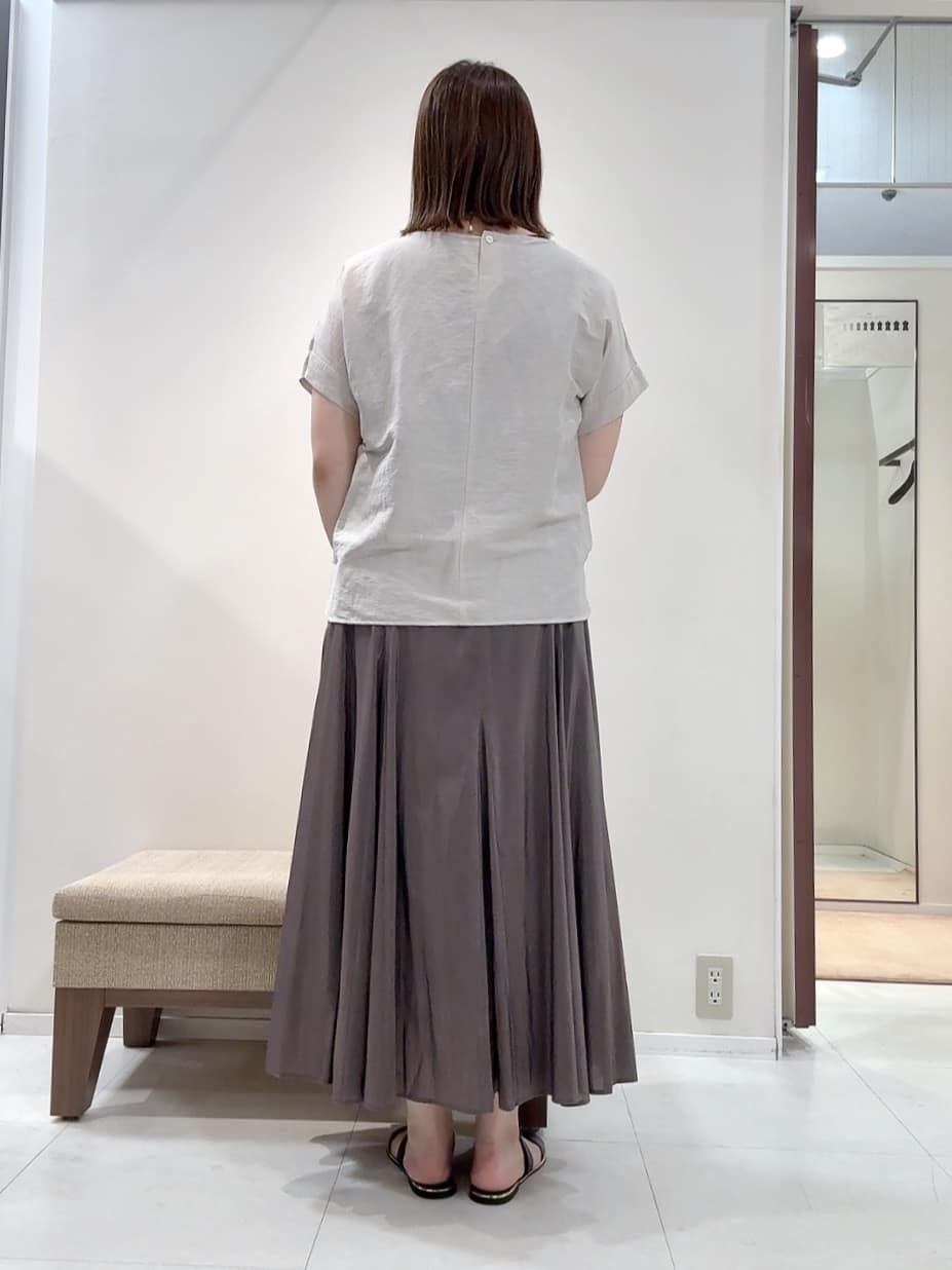 YUIさんの「UNTITLED｜【手洗い／88cm正方形】シアー素材チェーン柄スカーフ」を使ったコーディネート