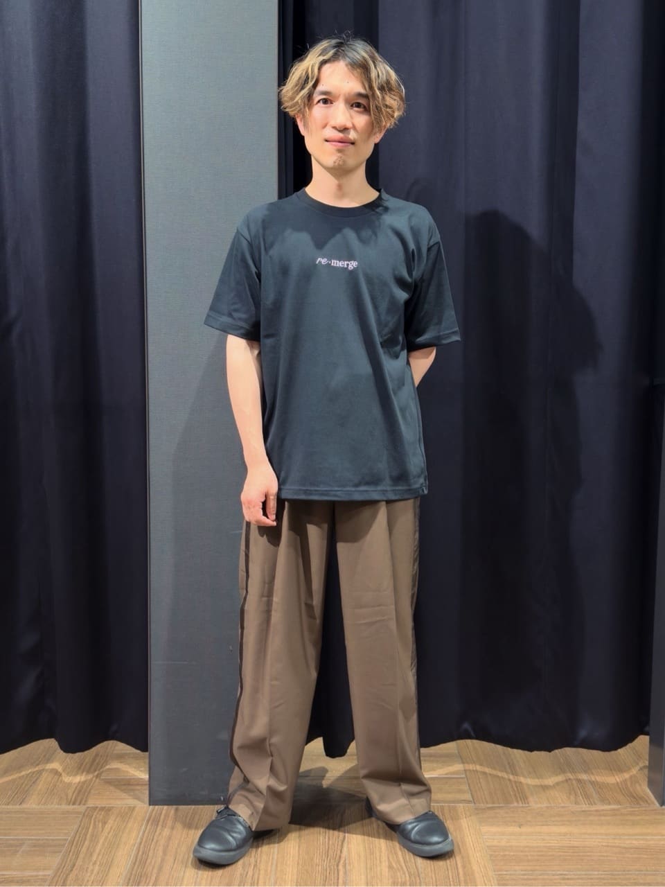 tomoyaさんの「THE SHOP TK｜ツイルステッチ半袖カーディガン【洗濯機OK/接触冷感】」を使ったコーディネート