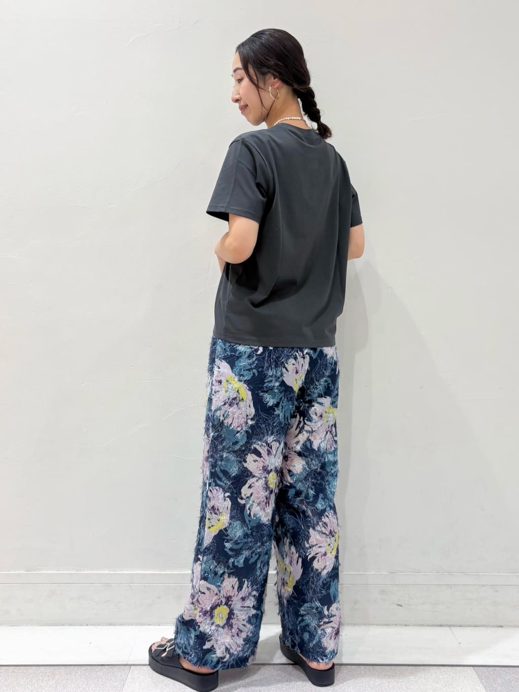 ちえさんの「OPAQUE.CLIP｜ロゴプリントTシャツ【洗濯機洗い可】」を使ったコーディネート