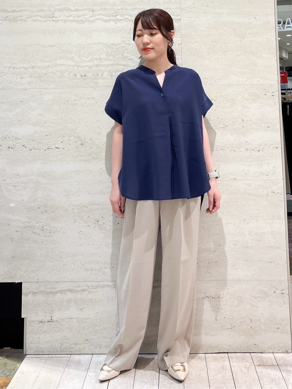 かほさんの「OPAQUE.CLIP｜《7色展開／SS-LLサイズ》ストレッチスキッパーブラウス／セットアップ対応【洗濯機洗い可／防シワ】」を使ったコーディネート