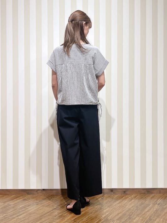 hassssyさんの「SHOO･LA･RUE｜【洗える/S-LL】シルエット変化を楽しめる サッカーストライプ柄スキッパートップス」を使ったコーディネート