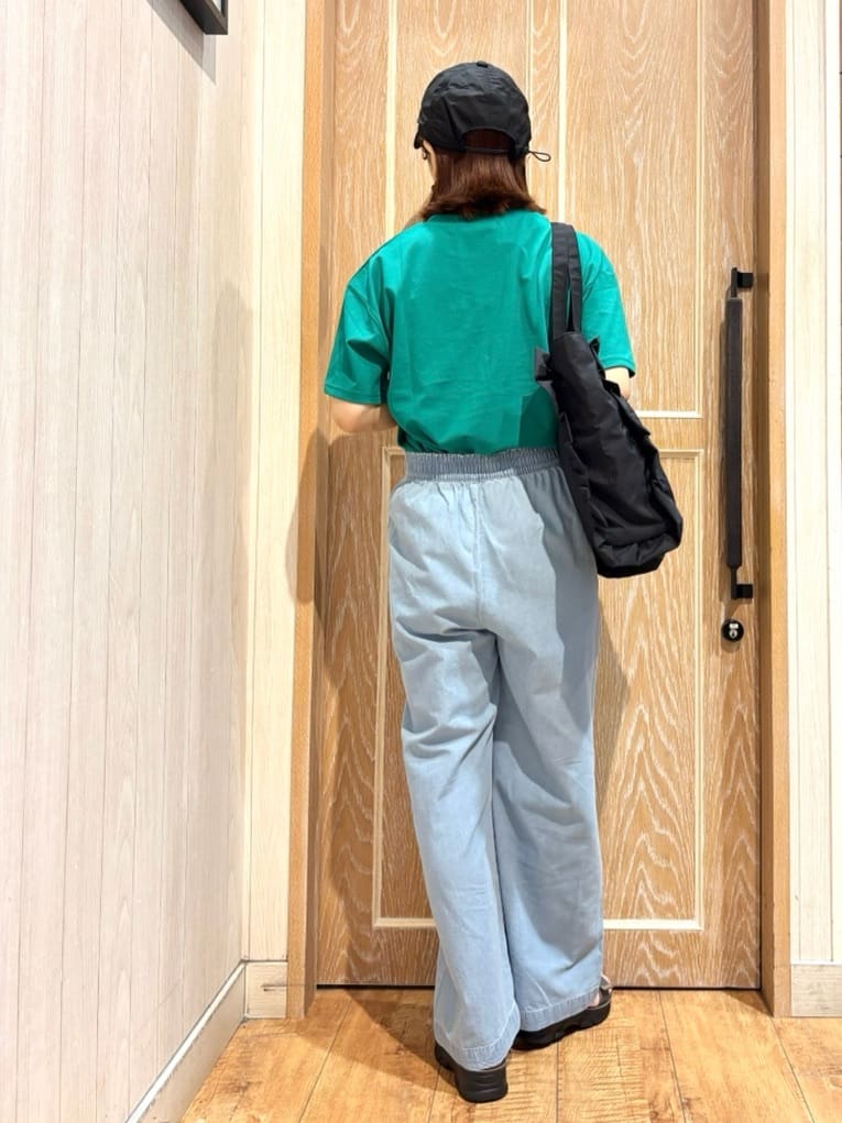 meiさんの「SHOO･LA･RUE｜【ひんやり/S-LL】サガラ刺繍ロゴTシャツ」を使ったコーディネート