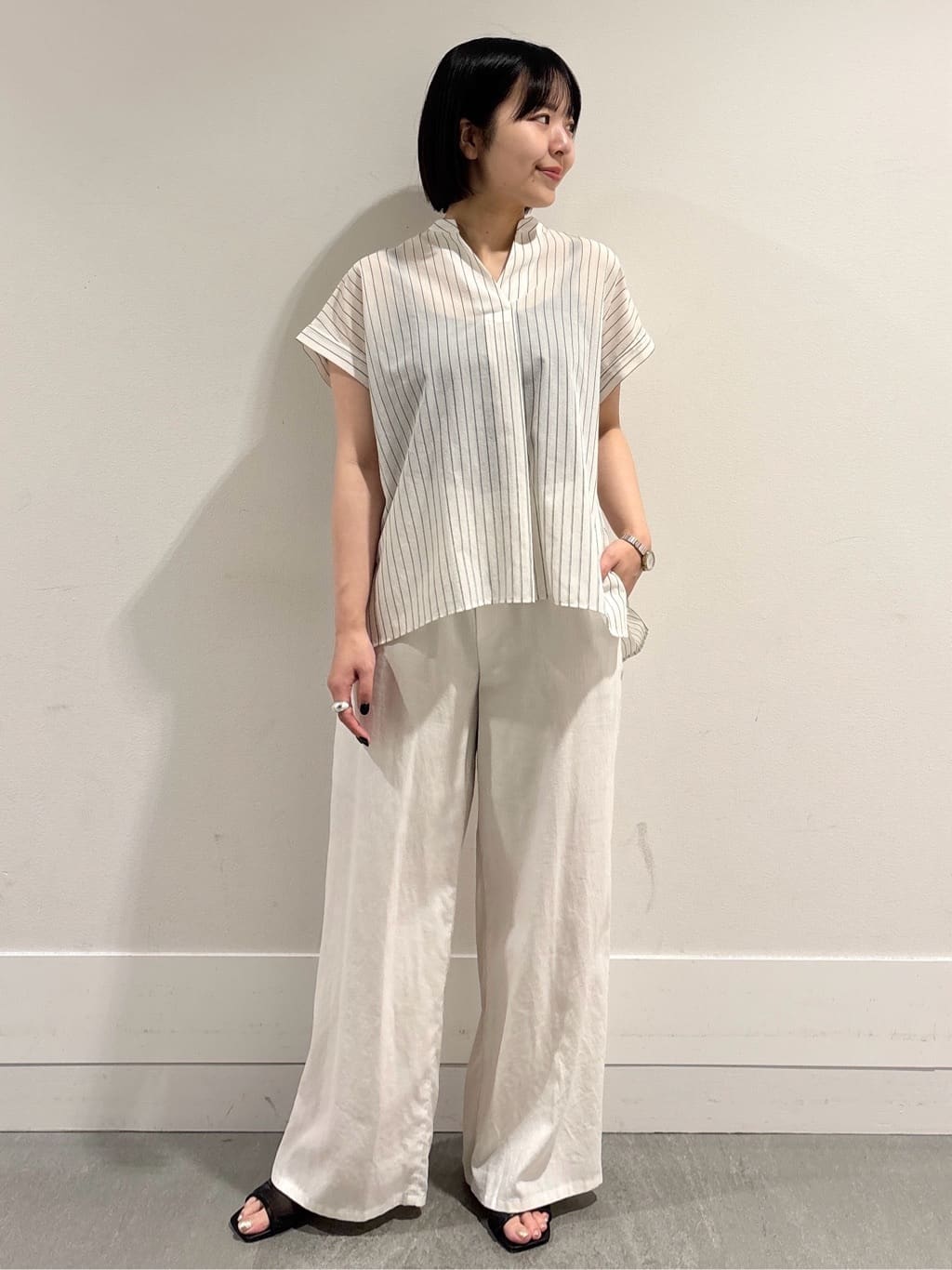 モエカさんの「UNTITLED｜【洗える/スキッパー】フレンチスリーブシアーブラウス」を使ったコーディネート