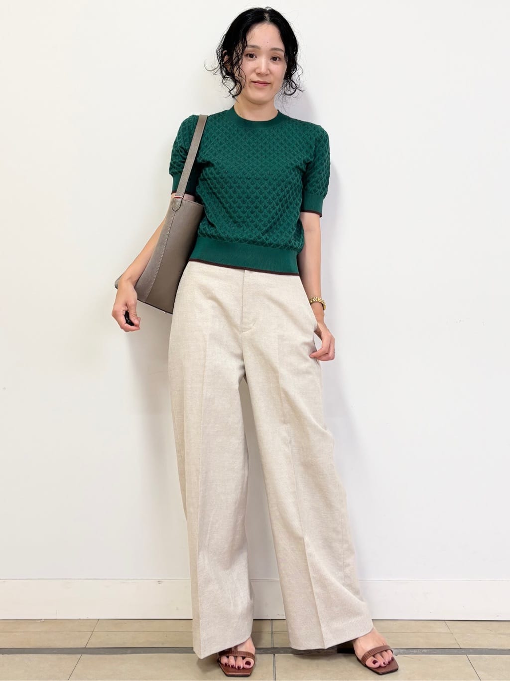 YOKOTAさんの「DRESSTERIOR｜【6色展開/オンオフ】レース編みハーフスリーブニット」を使ったコーディネート