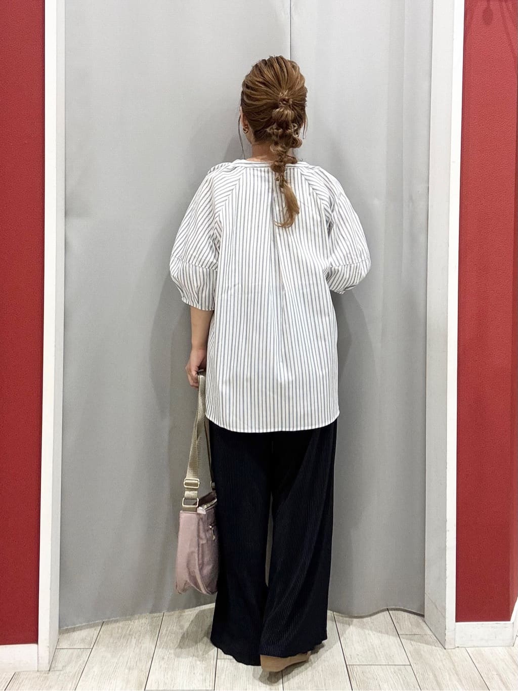 shioさんの「SHOO･LA･RUE｜【洗濯機可/柄が選べる】さらさら楽ちん プリーツ ワイドパンツ」を使ったコーディネート