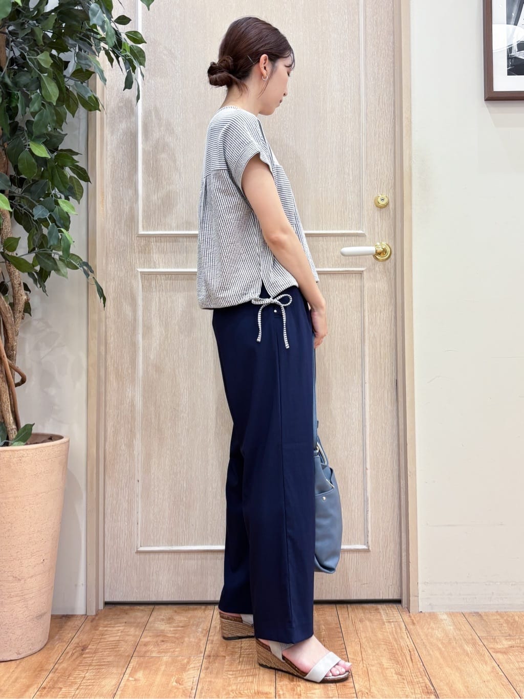 なみさんの「SHOO･LA･RUE｜【洗える/S-LL】シルエット変化を楽しめる サッカーストライプ柄スキッパートップス」を使ったコーディネート