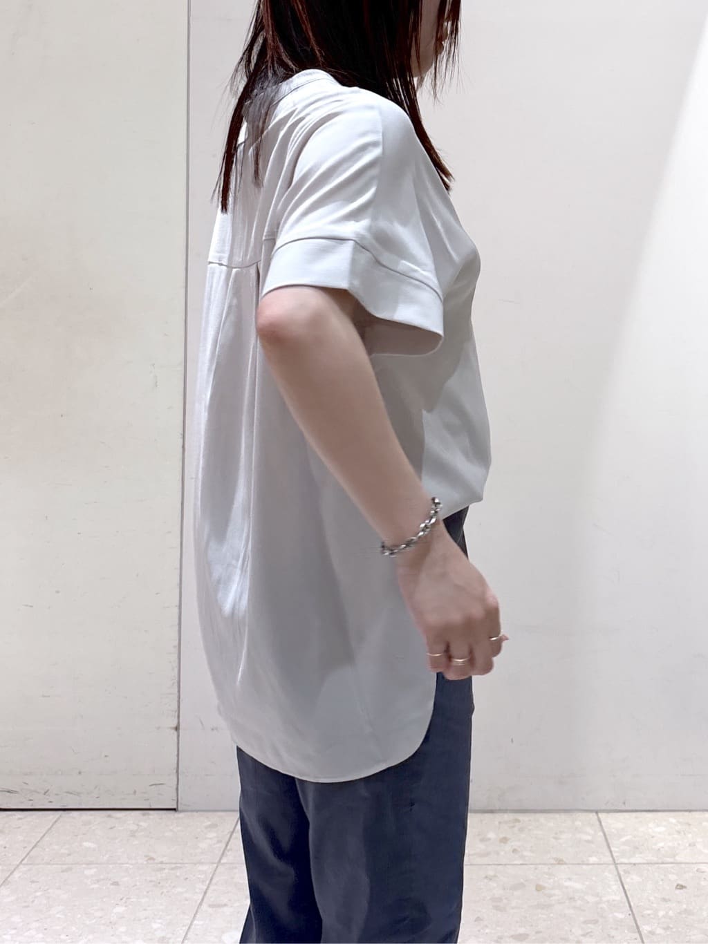 mameさんの「OPAQUE.CLIP｜《5色展開／SS-LLサイズ》スキッパー金ボタンブラウス／セットアップ対応【防シワ／ストレッチ／洗濯」を使ったコーディネート