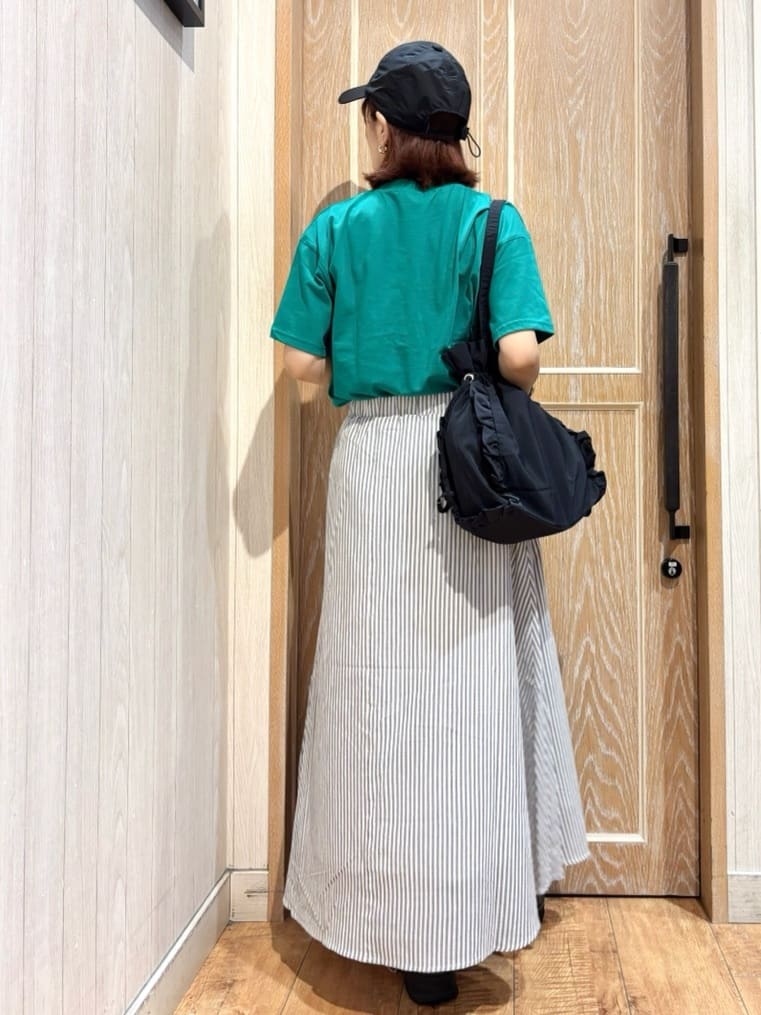 meiさんの「SHOO･LA･RUE｜【ひんやり/S-LL】サガラ刺繍ロゴTシャツ」を使ったコーディネート