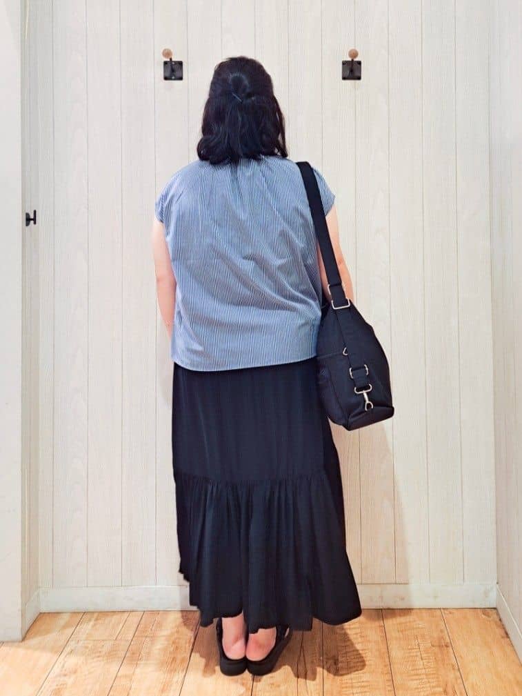 kotomiさんの「SHOO･LA･RUE｜【洗える/S-LL】プチフリル襟が女性らしい フレンチスリーブシャツ」を使ったコーディネート