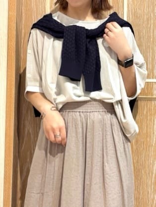 meiさんの「SHOO･LA･RUE｜【ひんやり/UV】高気温でも快適に インせず決まるドルマントップス」を使ったコーディネート