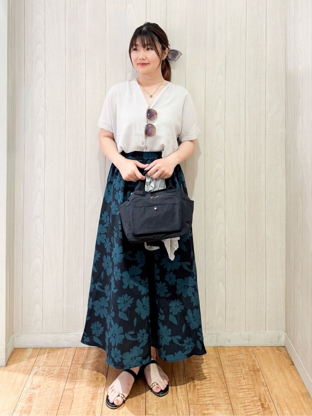 愛さんの「SHOO･LA･RUE｜【UV/さらさらタッチ】女性らしさ漂う 5分袖ボレロカーディガン」を使ったコーディネート