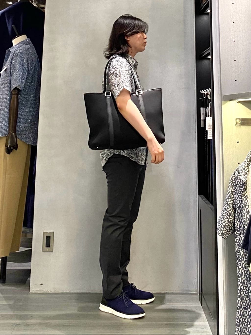 nishiさんの「TAKEO KIKUCHI｜【全7サイズ&times;8色展開！】トップマルチヘリンボン パンツ」を使ったコーディネート