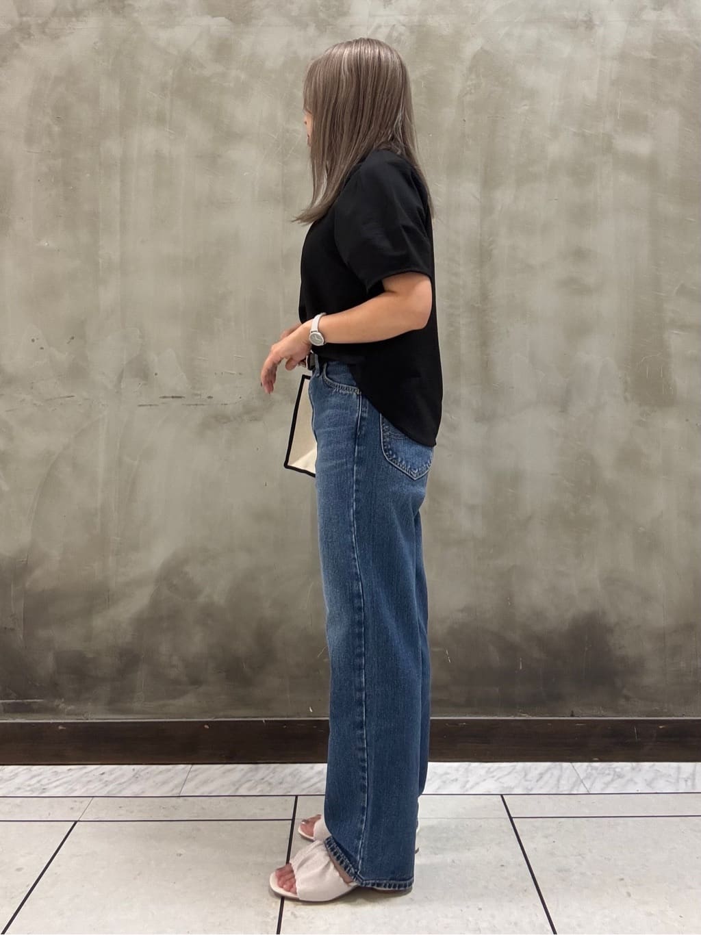 minaさんの「grove｜【Lee&times;grove別注】STRAIGHT DENIM PANTS」を使ったコーディネート