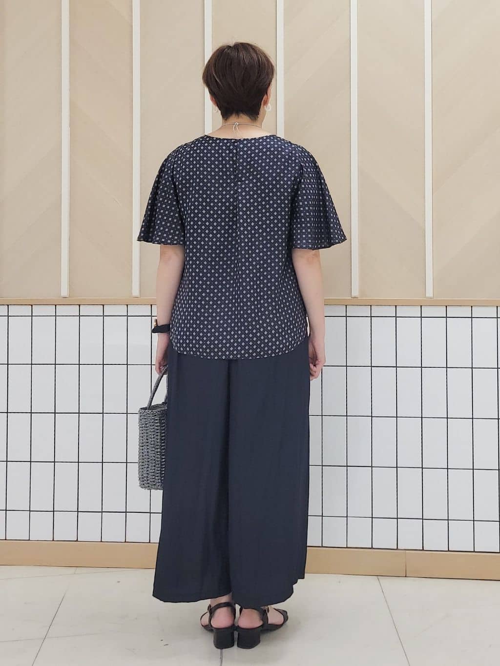 tomoさんの「COUP DE CHANCE｜【手洗い可】リラクシーフレアパンツ」を使ったコーディネート