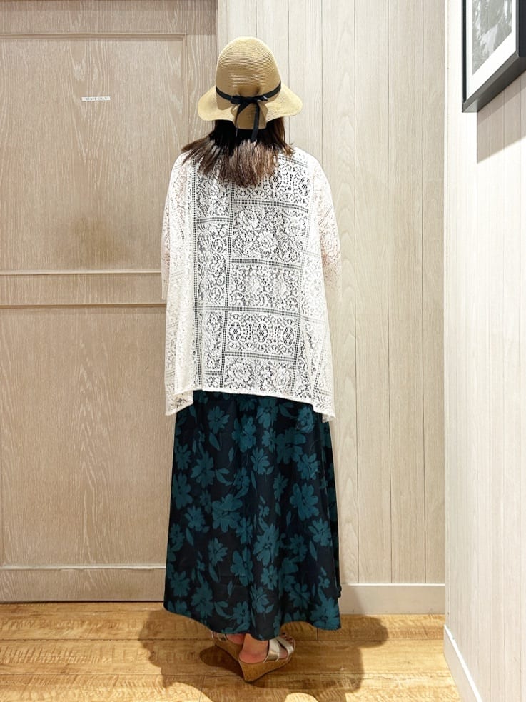 yukaさんの「SHOO･LA･RUE｜大人レトロスタイルに レースポンチョシャツ」を使ったコーディネート