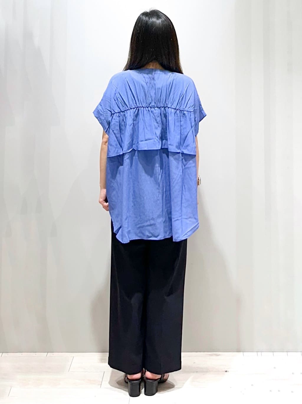 Iguさんの「THE SHOP TK｜麻調シアーフリルギャザーブラウス【洗える】」を使ったコーディネート