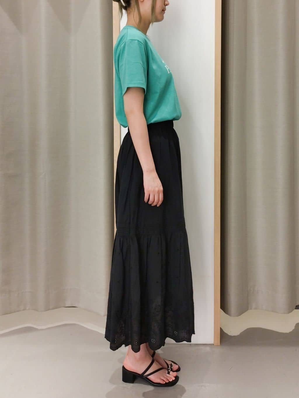 ミリさんの「THE SHOP TK｜カレッジ＆フォトプリントTシャツ【洗濯機OK】」を使ったコーディネート
