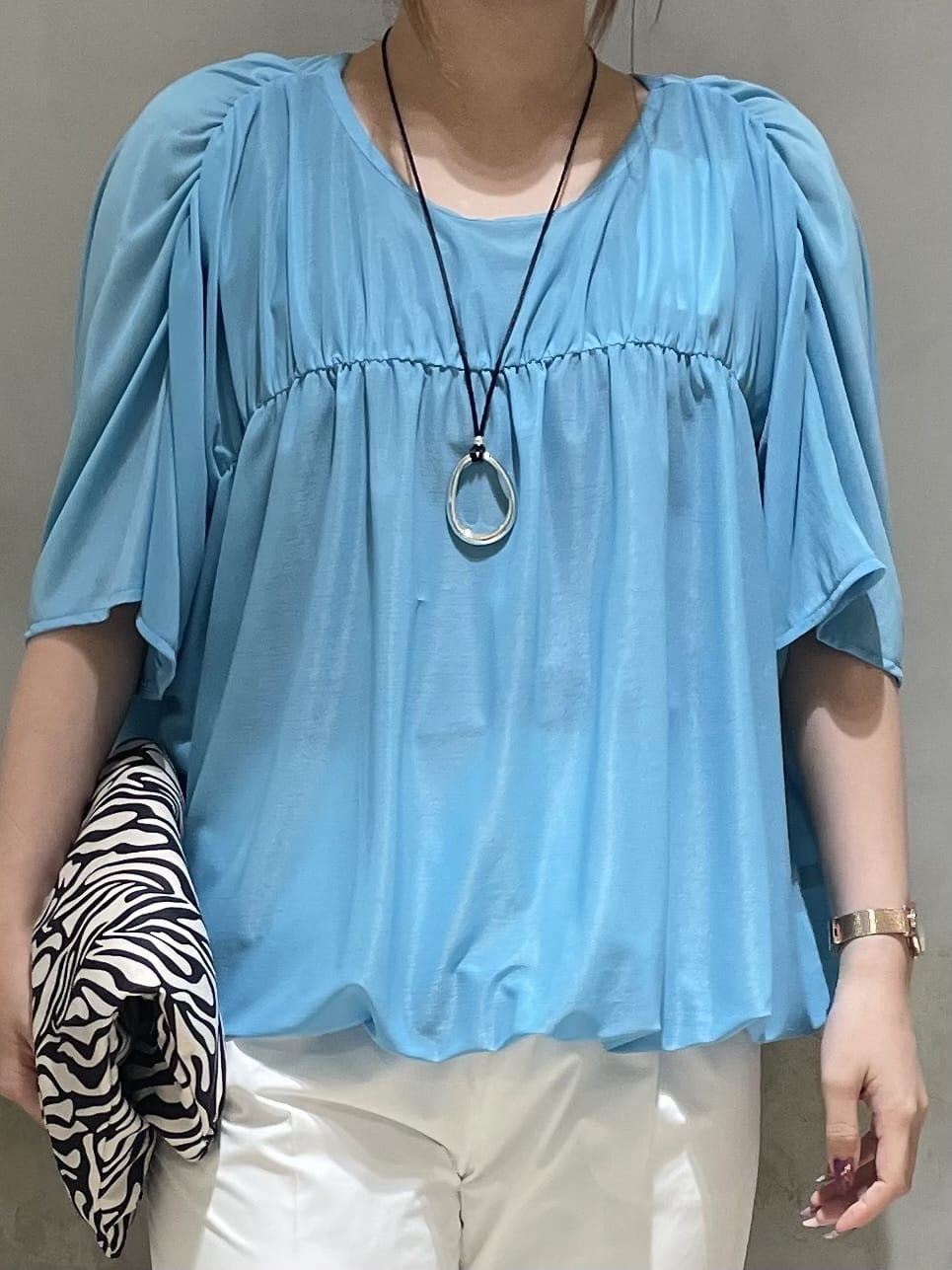 ゆいさんの「UNTITLED｜【洗える／体型カバー】シャーリングシアートップス」を使ったコーディネート