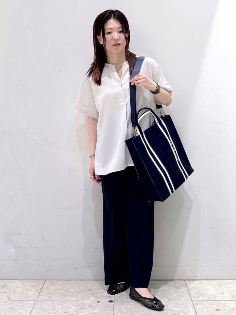 mameさんの「OPAQUE.CLIP｜《5色展開／SS-LLサイズ》スキッパー金ボタンブラウス／セットアップ対応【防シワ／ストレッチ／洗濯」を使ったコーディネート