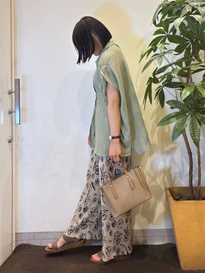TOWAさんの「SHOO･LA･RUE｜【S-LL】さらシャリコットン 上品なシアー感のデザインシャツ」を使ったコーディネート