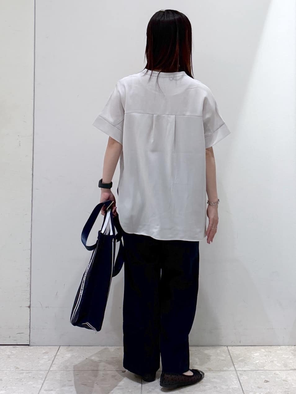mameさんの「OPAQUE.CLIP｜《5色展開／SS-LLサイズ》スキッパー金ボタンブラウス／セットアップ対応【防シワ／ストレッチ／洗濯」を使ったコーディネート