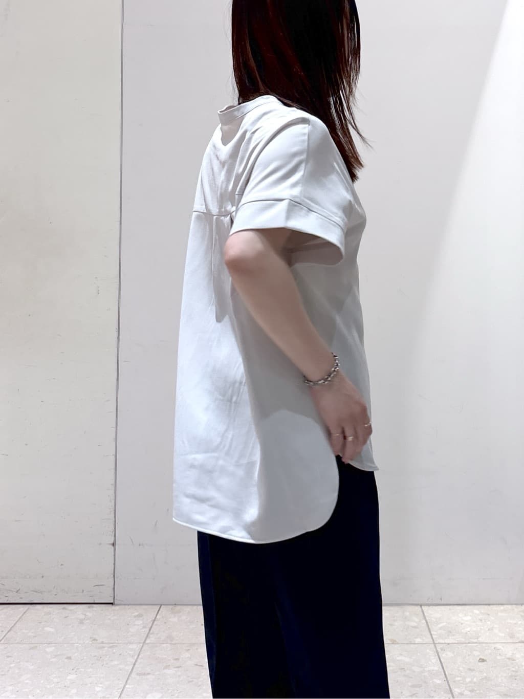 mameさんの「OPAQUE.CLIP｜《5色展開／SS-LLサイズ》スキッパー金ボタンブラウス／セットアップ対応【防シワ／ストレッチ／洗濯」を使ったコーディネート