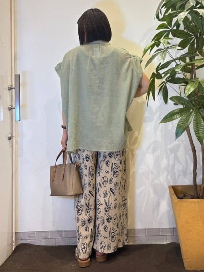 TOWAさんの「SHOO･LA･RUE｜【S-LL】さらシャリコットン 上品なシアー感のデザインシャツ」を使ったコーディネート