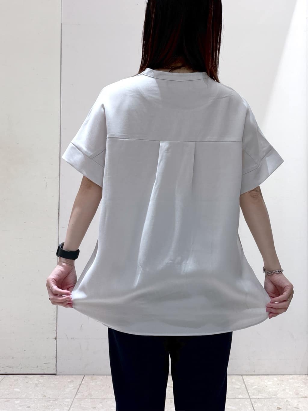 mameさんの「OPAQUE.CLIP｜《5色展開／SS-LLサイズ》スキッパー金ボタンブラウス／セットアップ対応【防シワ／ストレッチ／洗濯」を使ったコーディネート