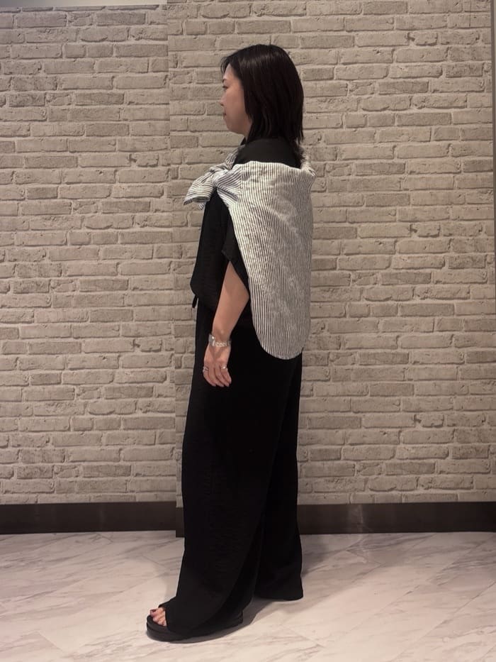 Akiさんの「INDIVI｜【洗える／UVケア／SETUP可能】ドロストワイドパンツ」を使ったコーディネート