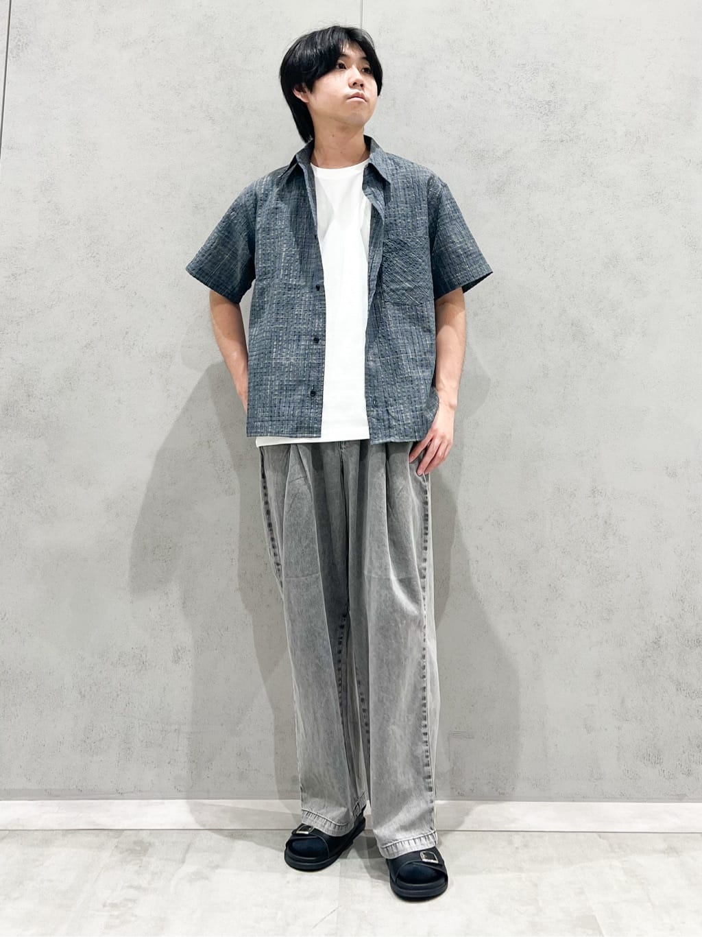 SHI-MAさんの「THE SHOP TK｜シアサッカーチェックシャツ 【洗濯機OK】」を使ったコーディネート
