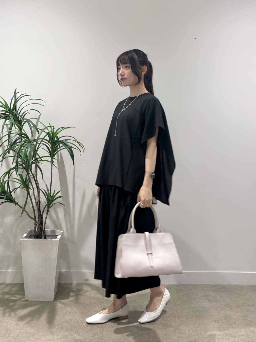 ibukiさんの「INDIVI｜【体型カバー】スクエアブラウス」を使ったコーディネート