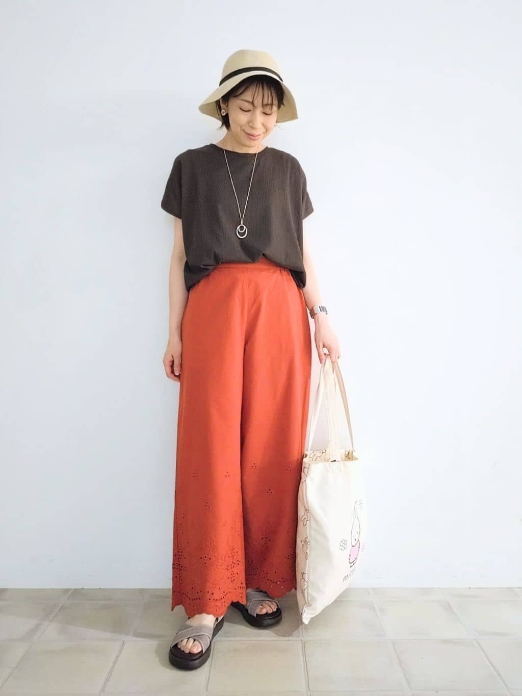miomioさんの「SHOO･LA･RUE｜【S-LL】ブラウス見えする 軽やかな着心地の しぼしぼトップス」を使ったコーディネート