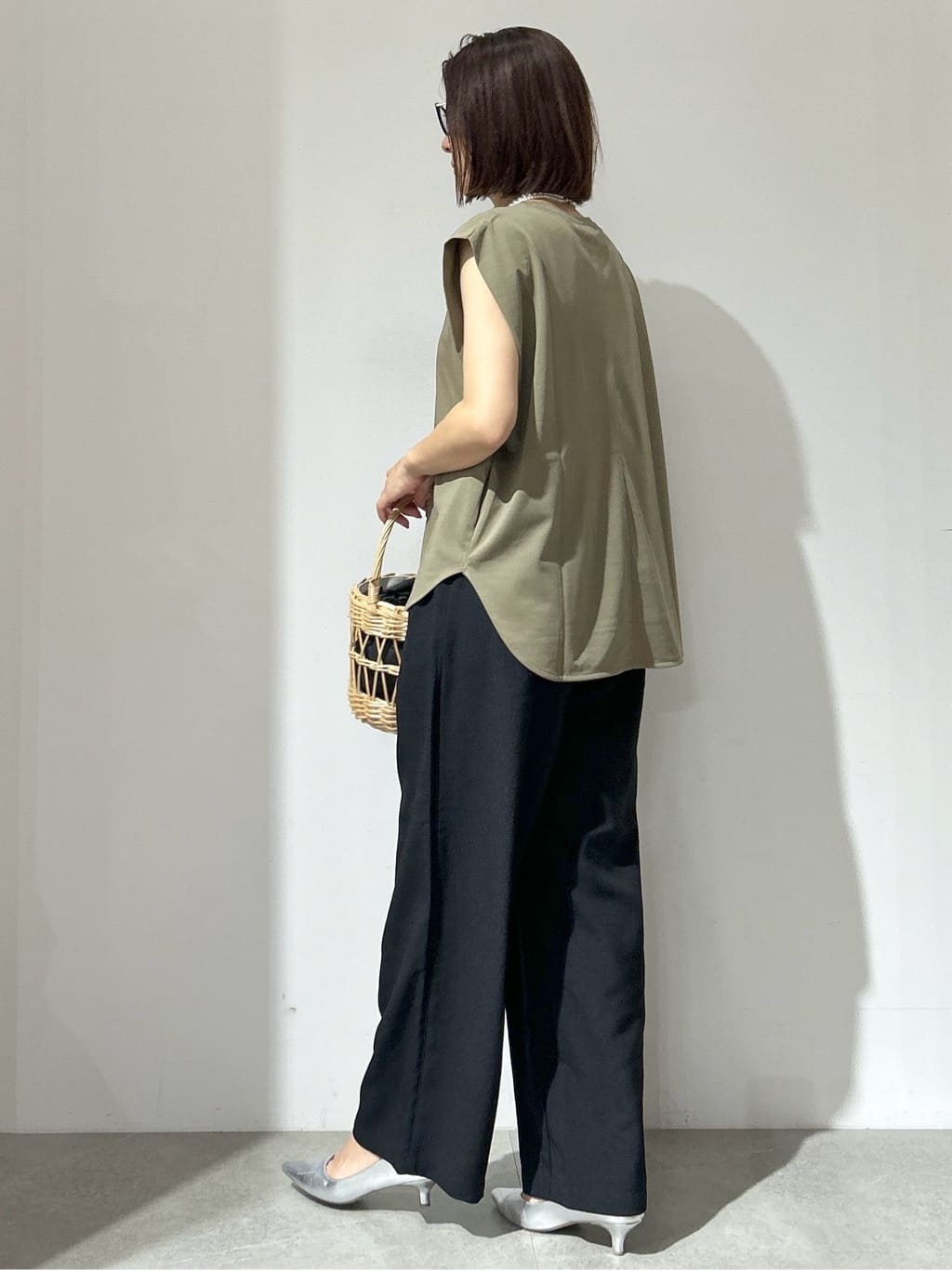 NAKAさんの「OPAQUE.CLIP｜リネンライクタックワイドパンツ【洗濯機洗い可】」を使ったコーディネート