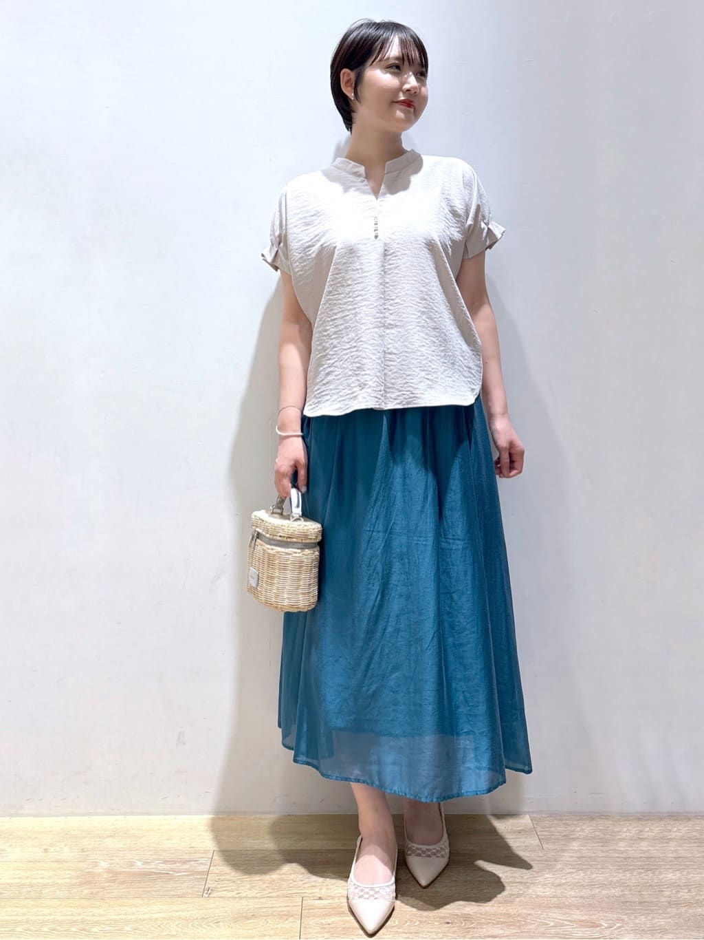 mizukiさんの「index｜《7色展開／XS-LLサイズ》タックスリーブスキッパーブラウス【洗濯機洗い可／吸水速乾／抗ピル／防シ」を使ったコーディネート